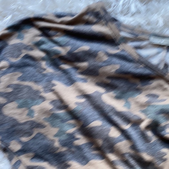 Over-sized Camo Top - Picture 4 of 6